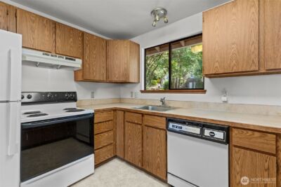 8111 NE 157th , Kenmore, WA 98028 - Photo 9