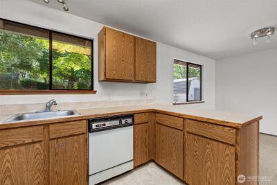 8111 NE 157th , Kenmore, WA 98028 - Photo 10