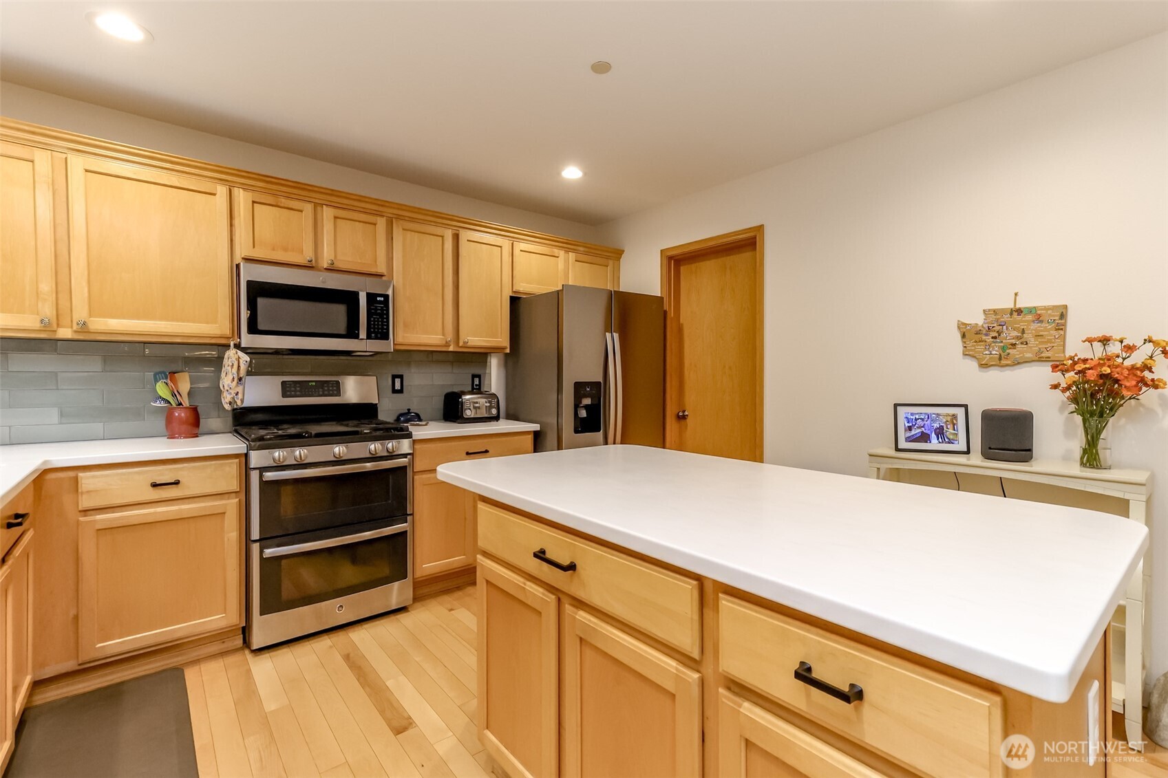 1502 Jensen Avenue , Dupont, WA 98327