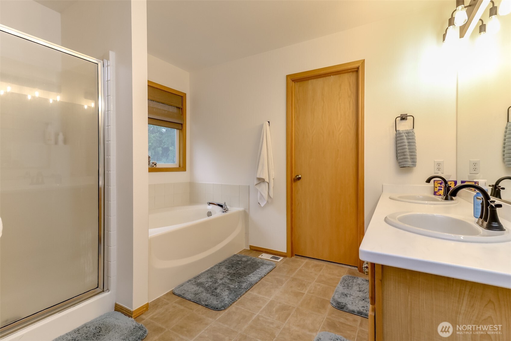 1502 Jensen Avenue , Dupont, WA 98327
