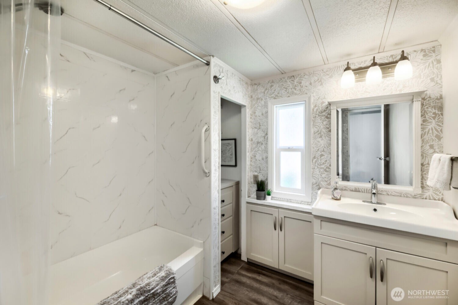7301 NE 175th Street #117, Kenmore, WA 98028