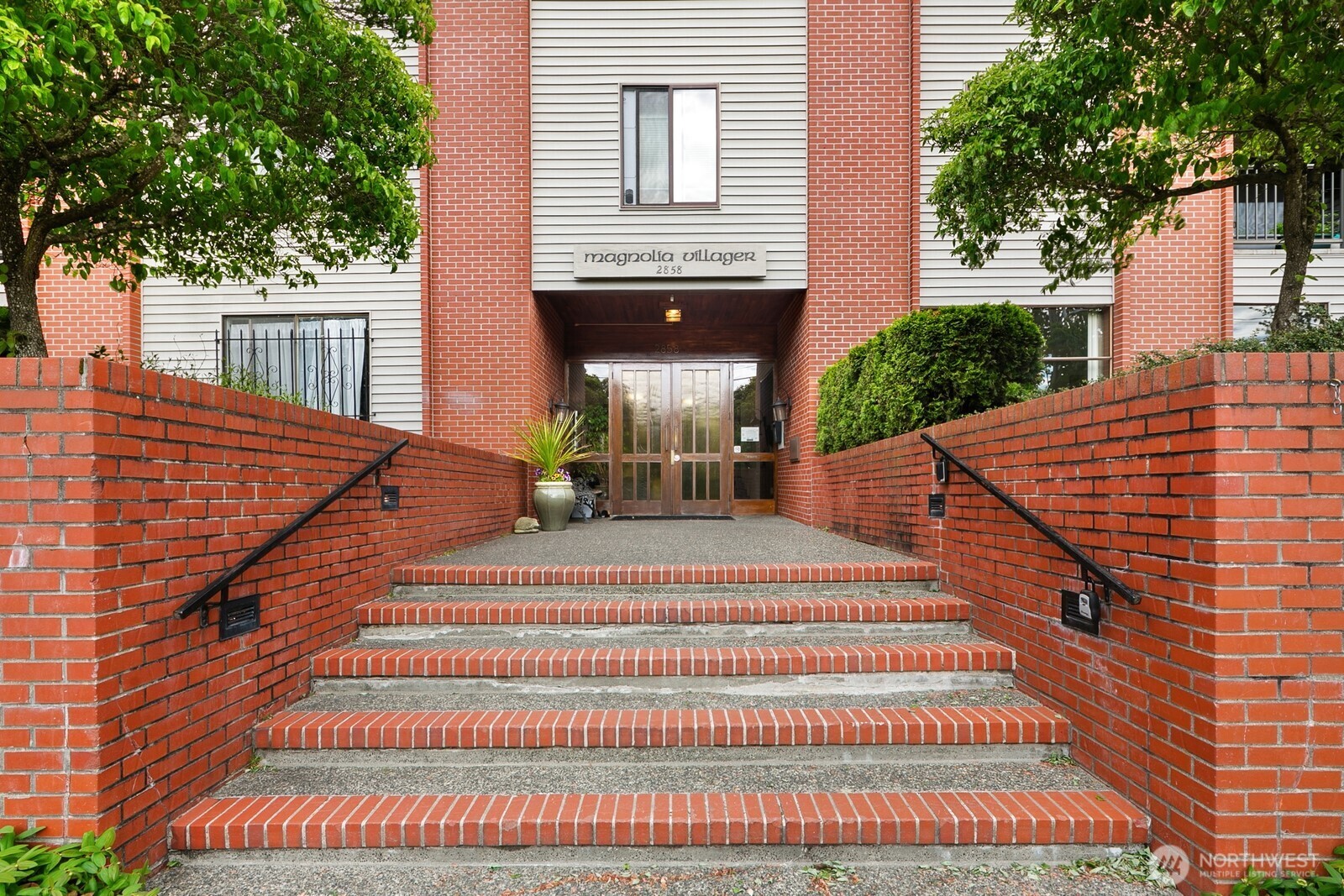 2858 32ND Avenue W #106, Seattle, WA 98199