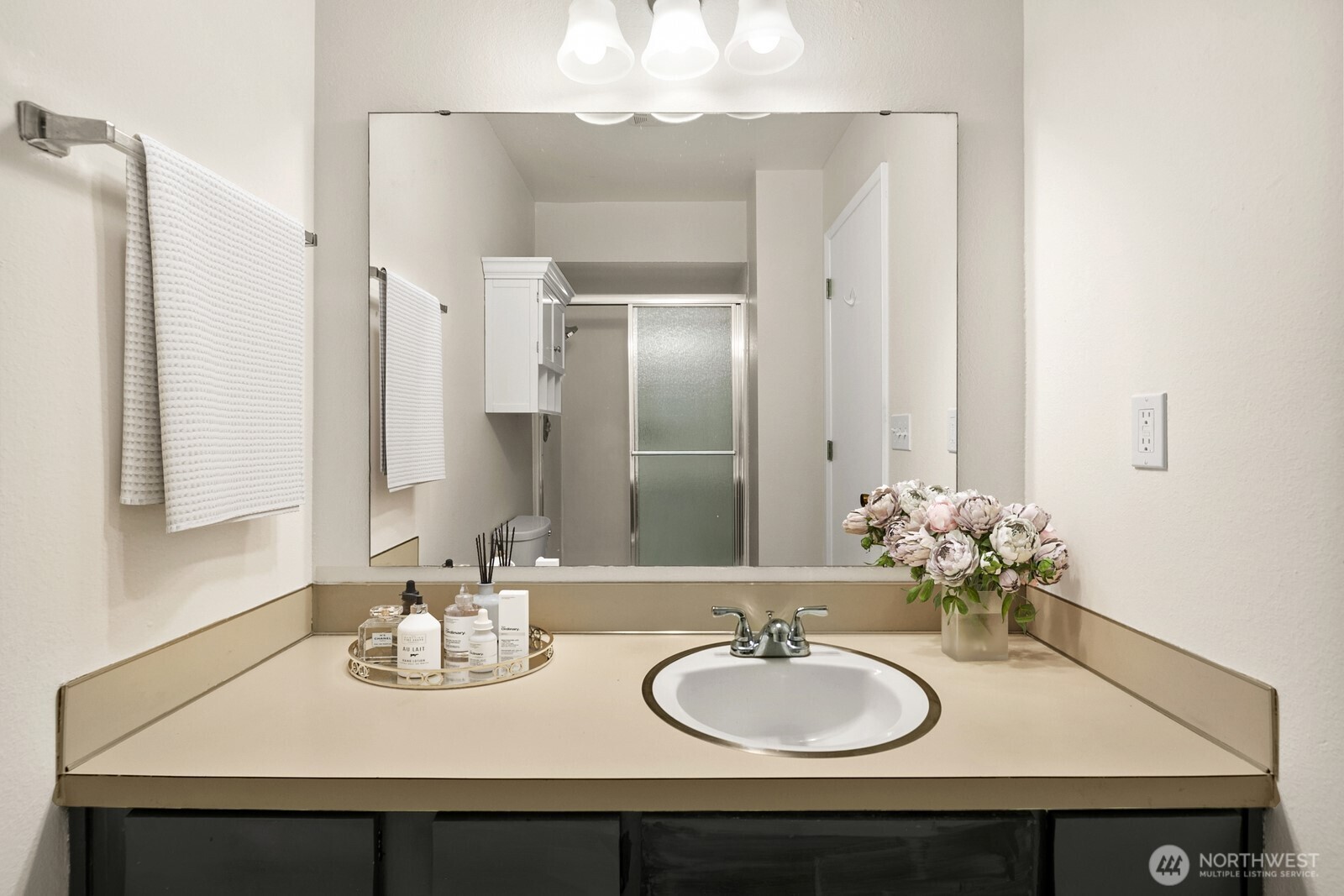2858 32ND Avenue W #106, Seattle, WA 98199