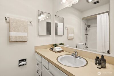 2858 32ND Avenue W #106, Seattle, WA 98199 - Photo 16