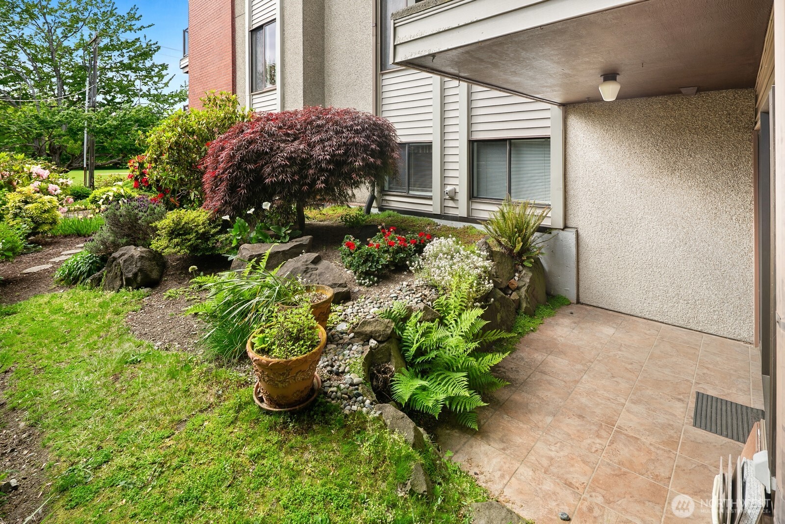 2858 32ND Avenue W #106, Seattle, WA 98199