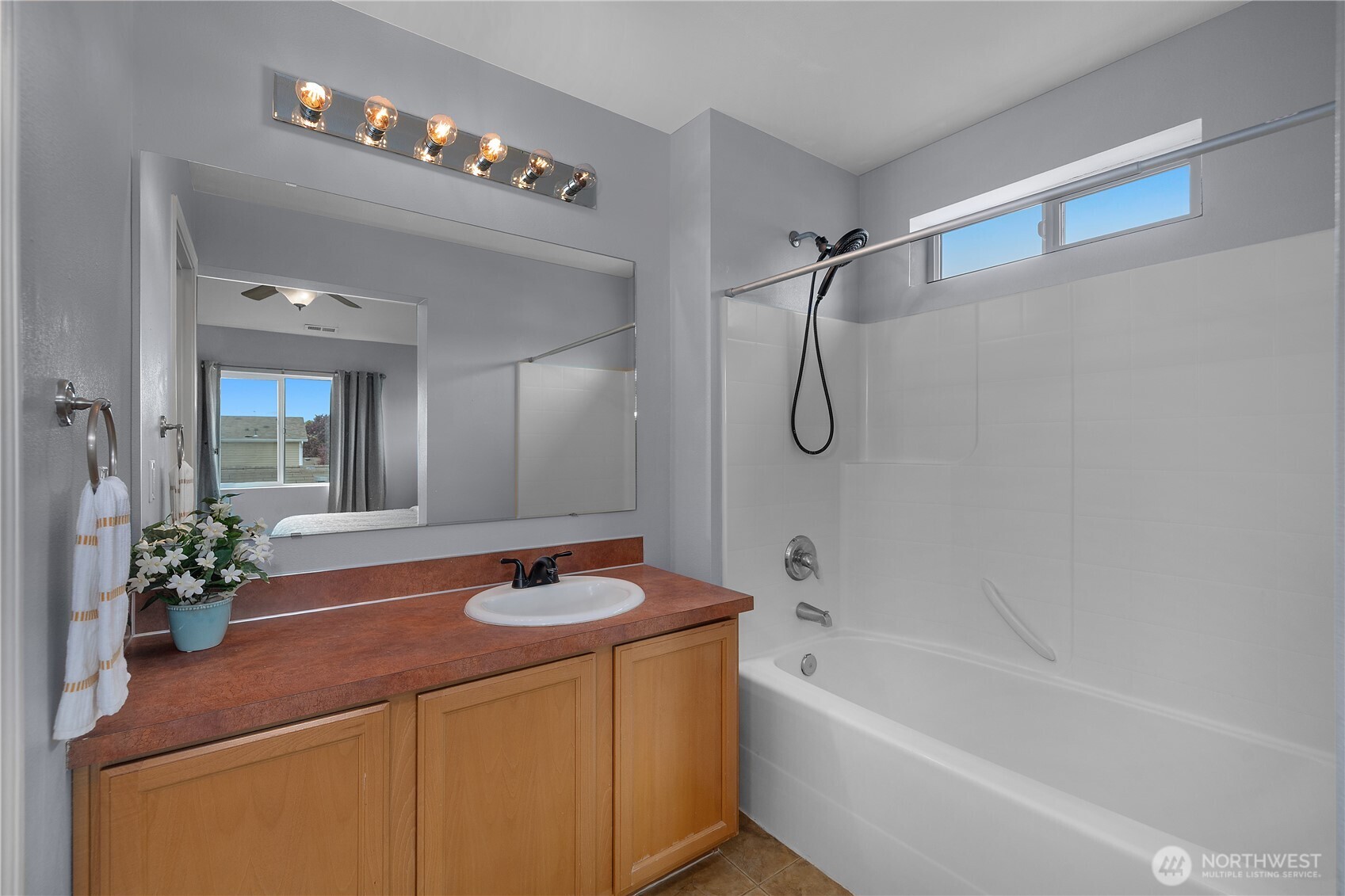 7604 Traditions Avenue NE, Lacey, WA 98516