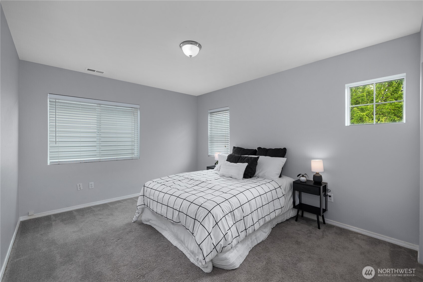 7604 Traditions Avenue NE, Lacey, WA 98516