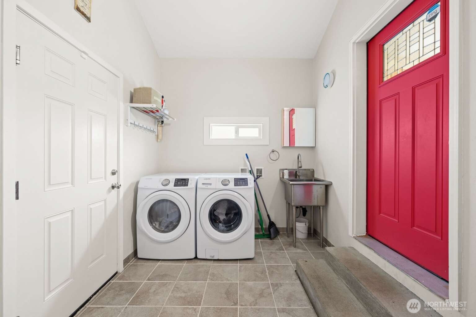 205 9th Street NW, Long Beach, WA 98631