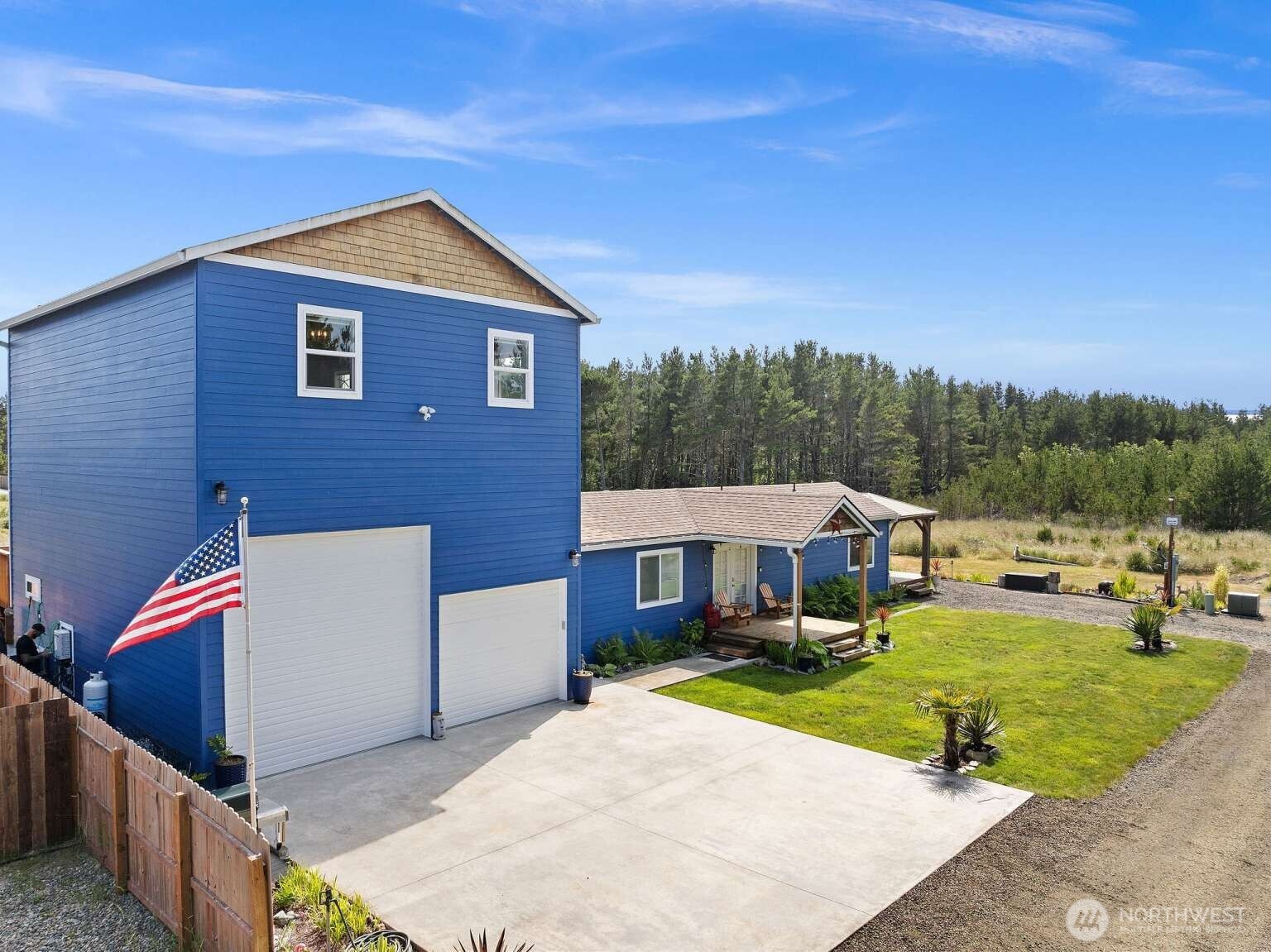 205 9th Street NW, Long Beach, WA 98631
