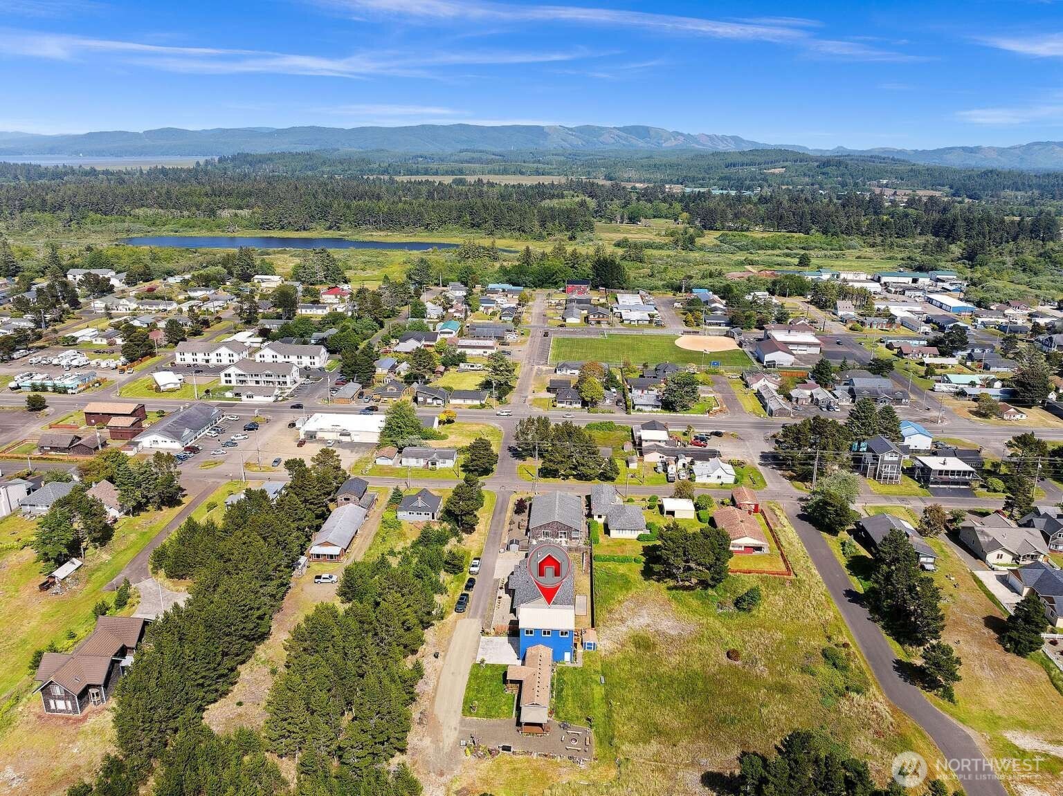 205 9th Street NW, Long Beach, WA 98631
