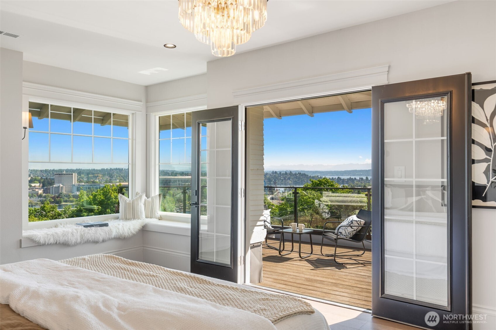 1303 E Lynn Street , Seattle, WA 98102