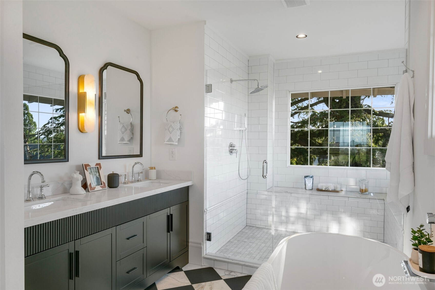 1303 E Lynn Street , Seattle, WA 98102