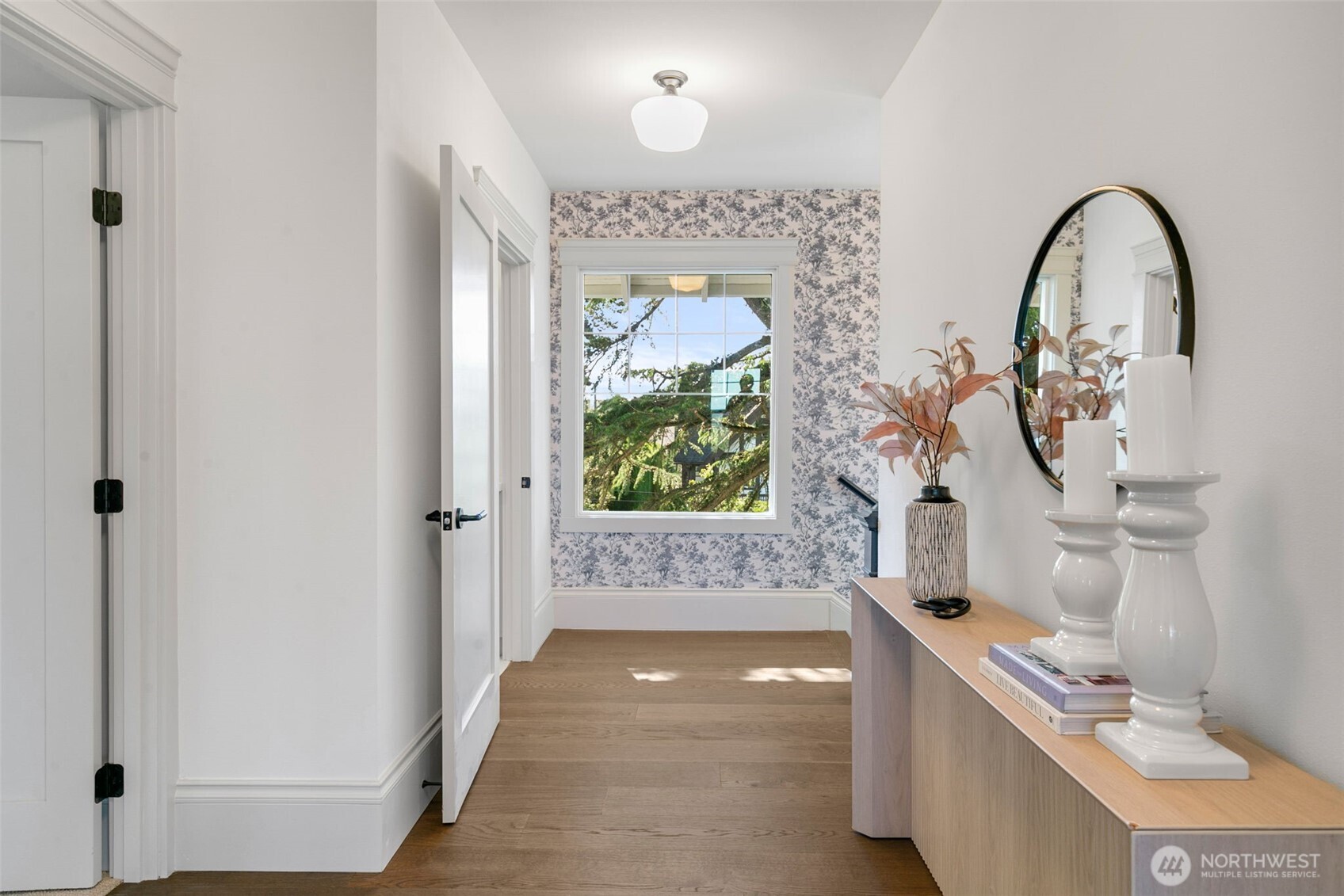 1303 E Lynn Street , Seattle, WA 98102