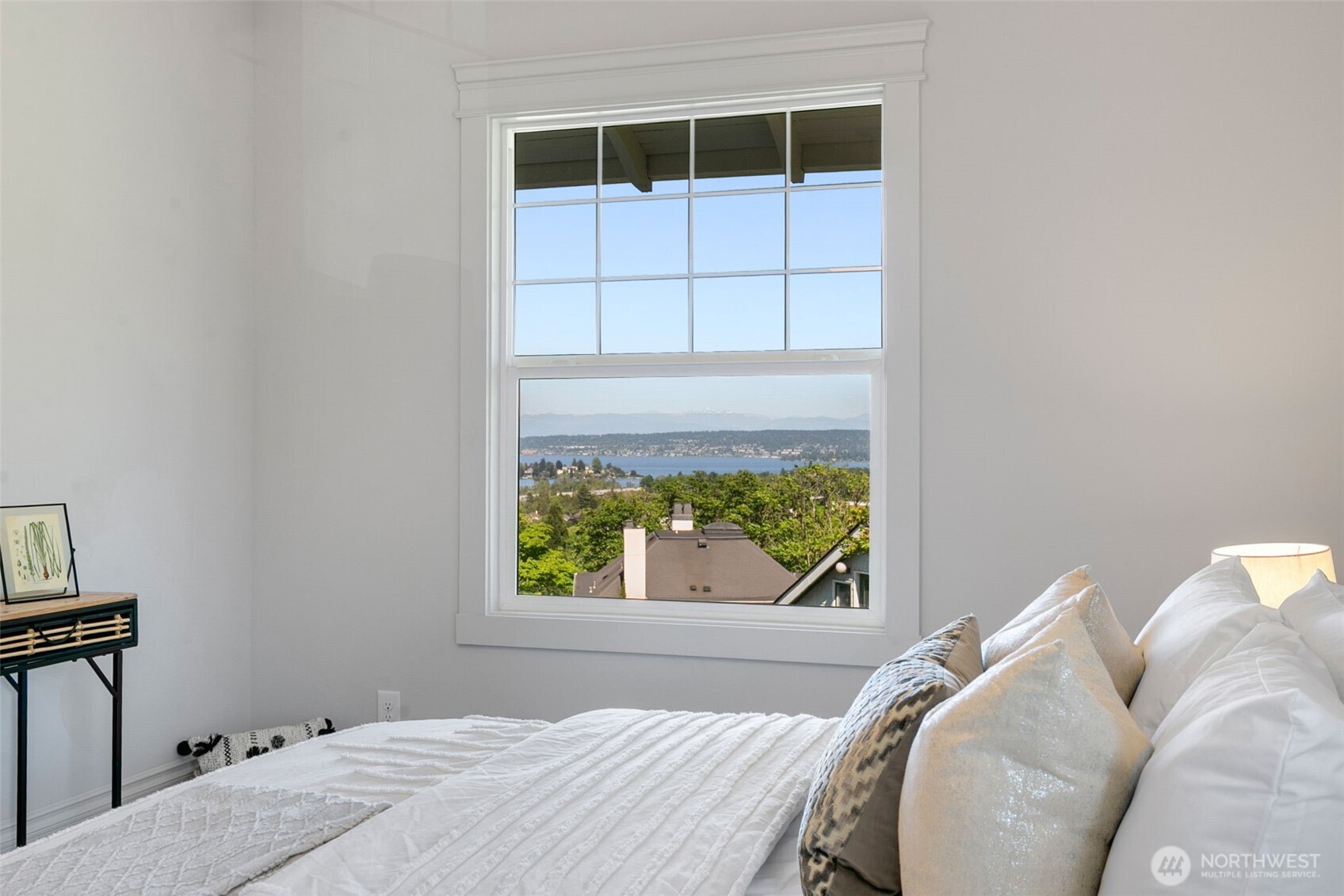 1303 E Lynn Street , Seattle, WA 98102