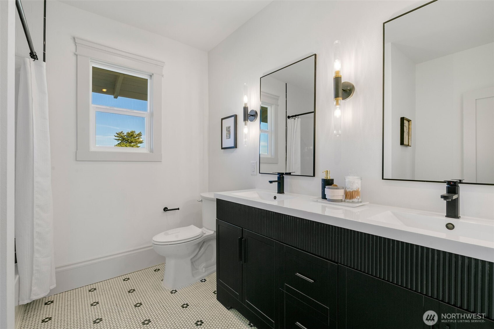 1303 E Lynn Street , Seattle, WA 98102