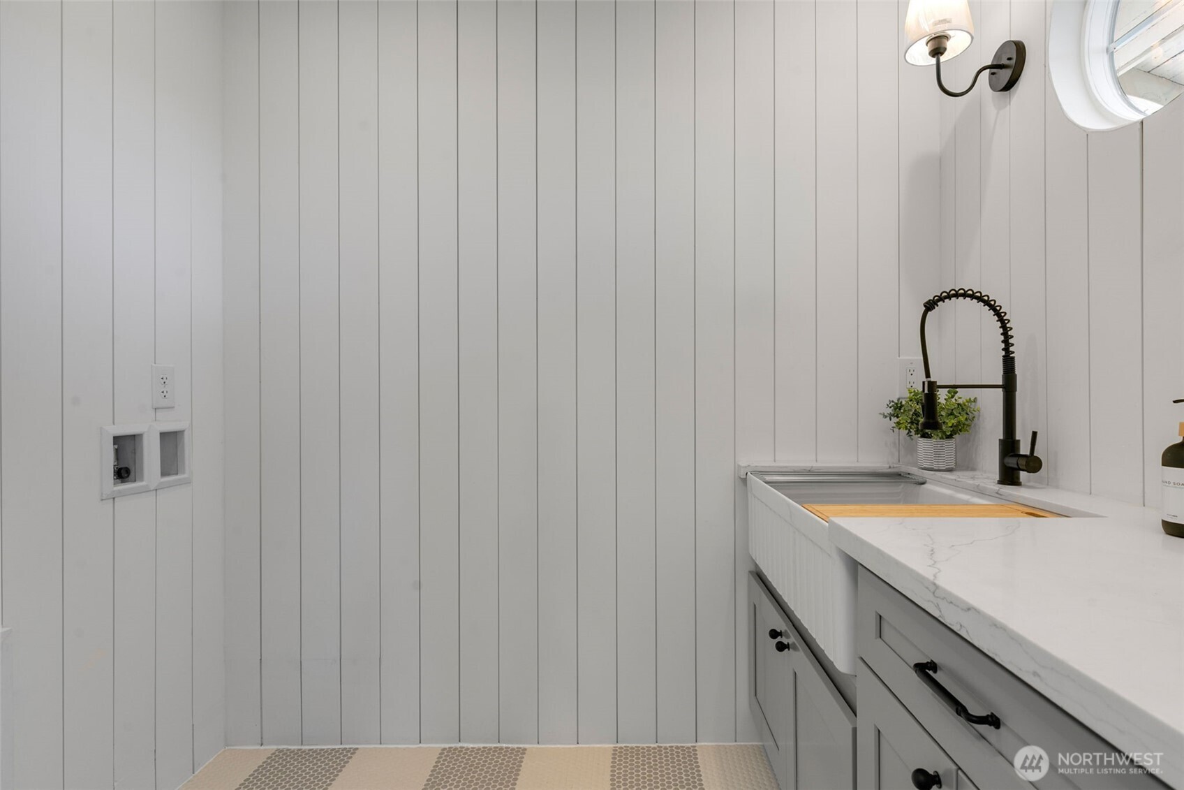 1303 E Lynn Street , Seattle, WA 98102