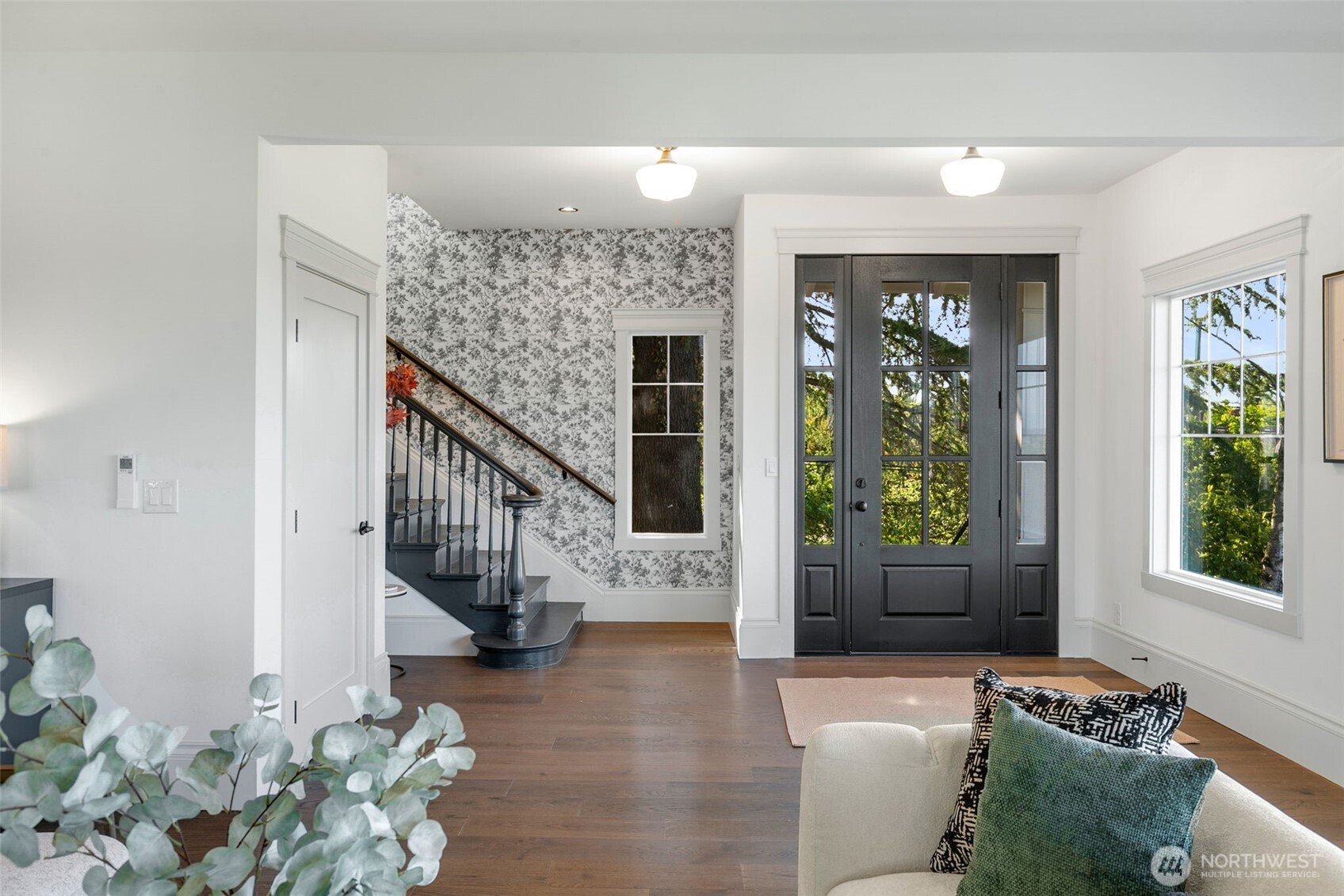 1303 E Lynn Street , Seattle, WA 98102