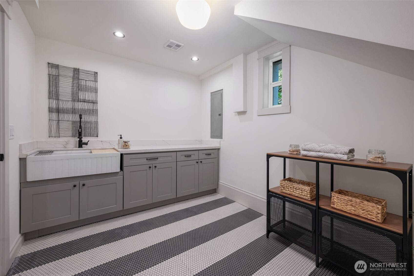 1303 E Lynn Street , Seattle, WA 98102