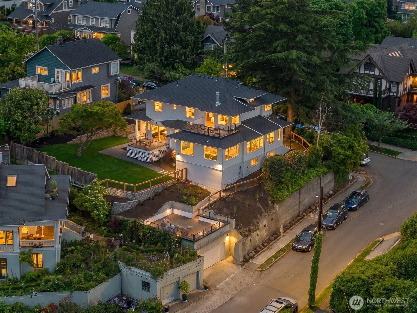 1303 E Lynn Street , Seattle, WA 98102