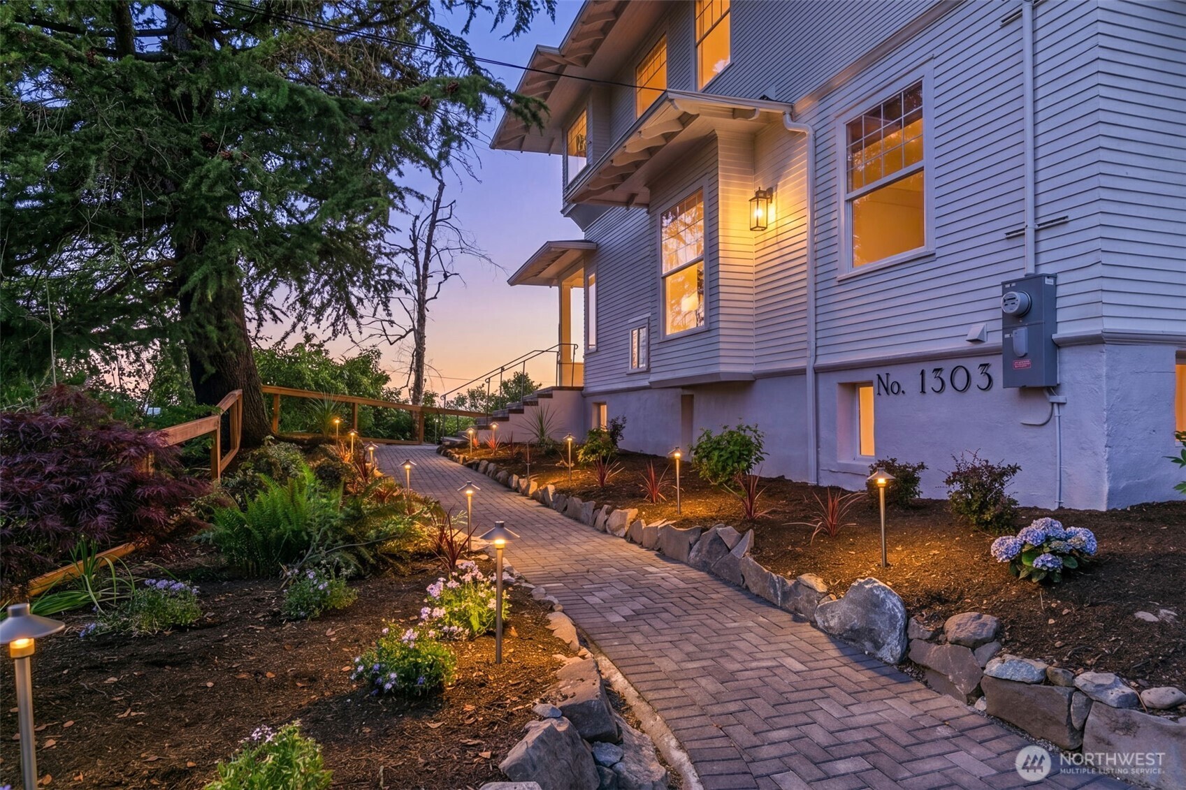 1303 E Lynn Street , Seattle, WA 98102