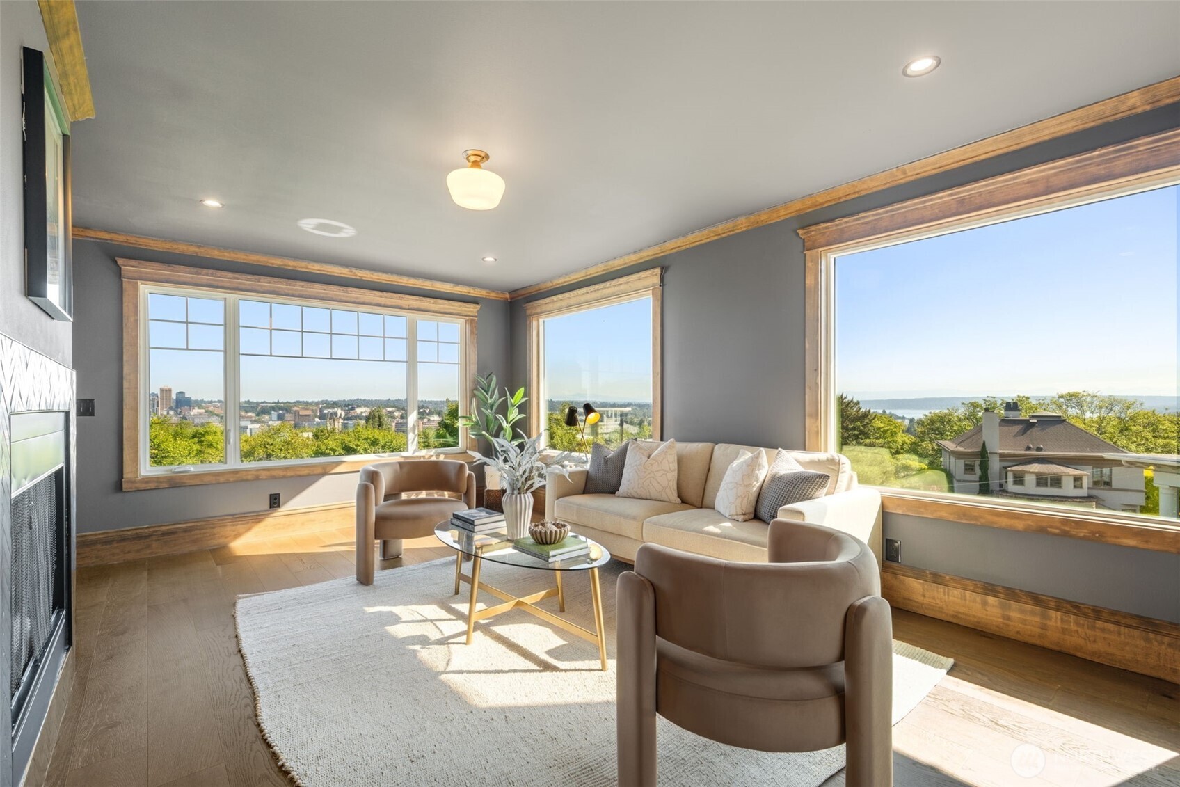 1303 E Lynn Street , Seattle, WA 98102