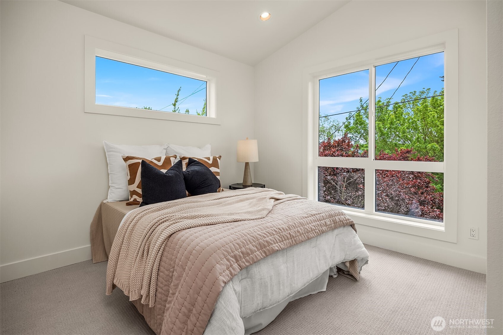 104 NE 44th Street , Seattle, WA 98105
