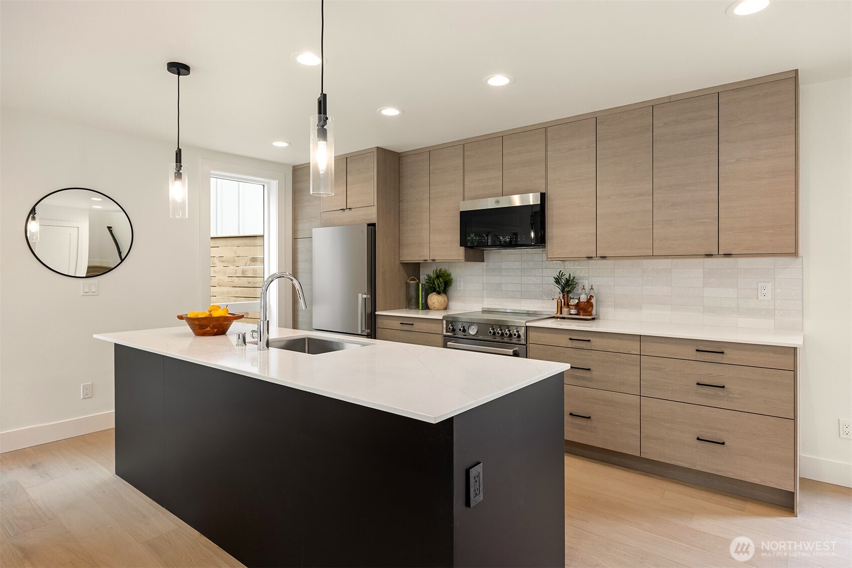 104 NE 44th Street , Seattle, WA 98105