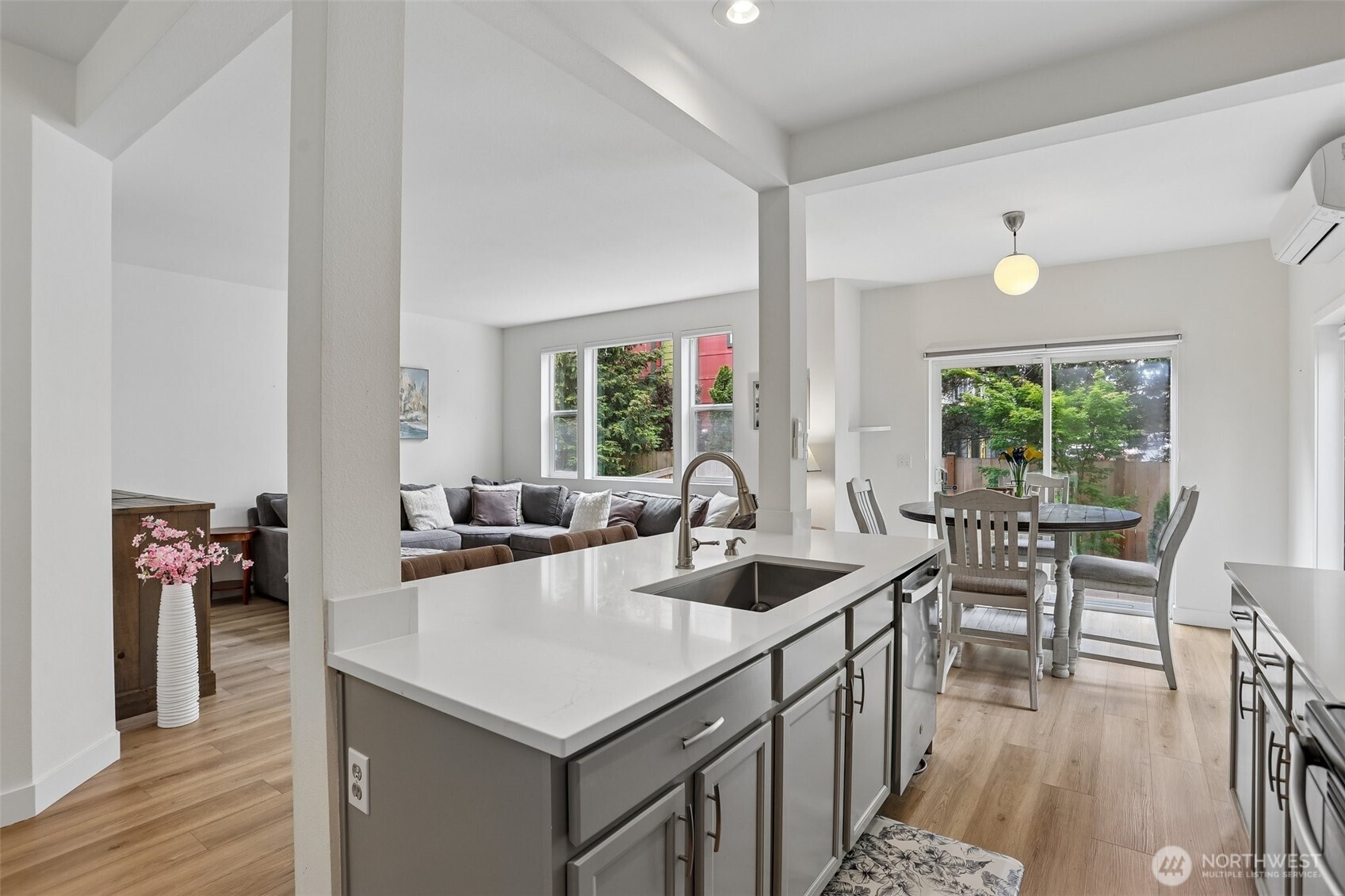 3951 S Chicago St , Seattle, WA 98118