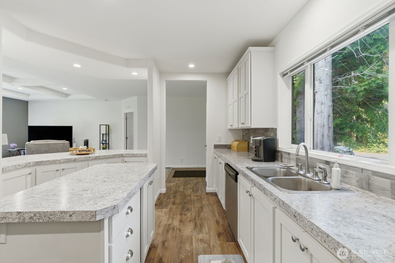 29377 Scenic Drive NE, Poulsbo, WA 98370
