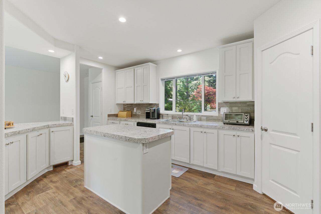 29377 Scenic Drive NE, Poulsbo, WA 98370