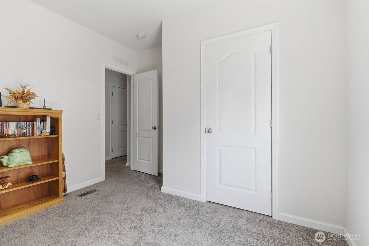 29377 Scenic Drive NE, Poulsbo, WA 98370