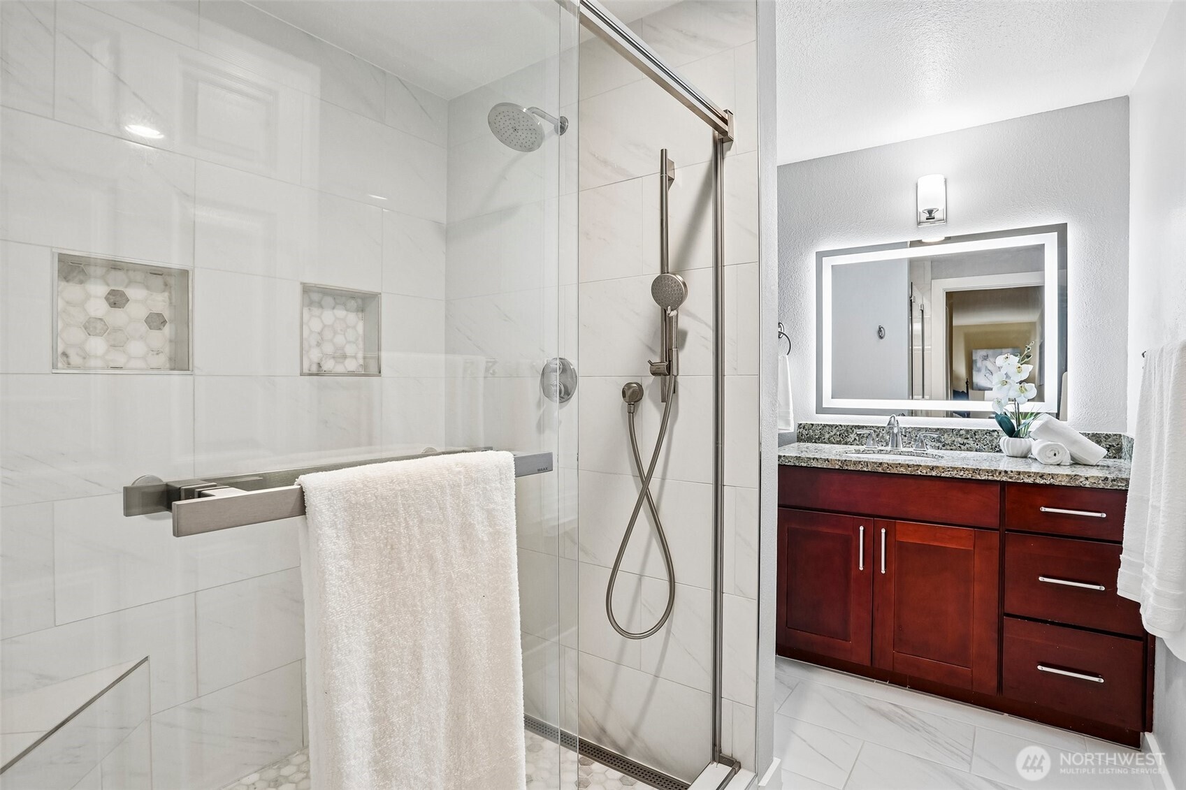 16921 Inglewood Road NE #A103, Kenmore, WA 98028