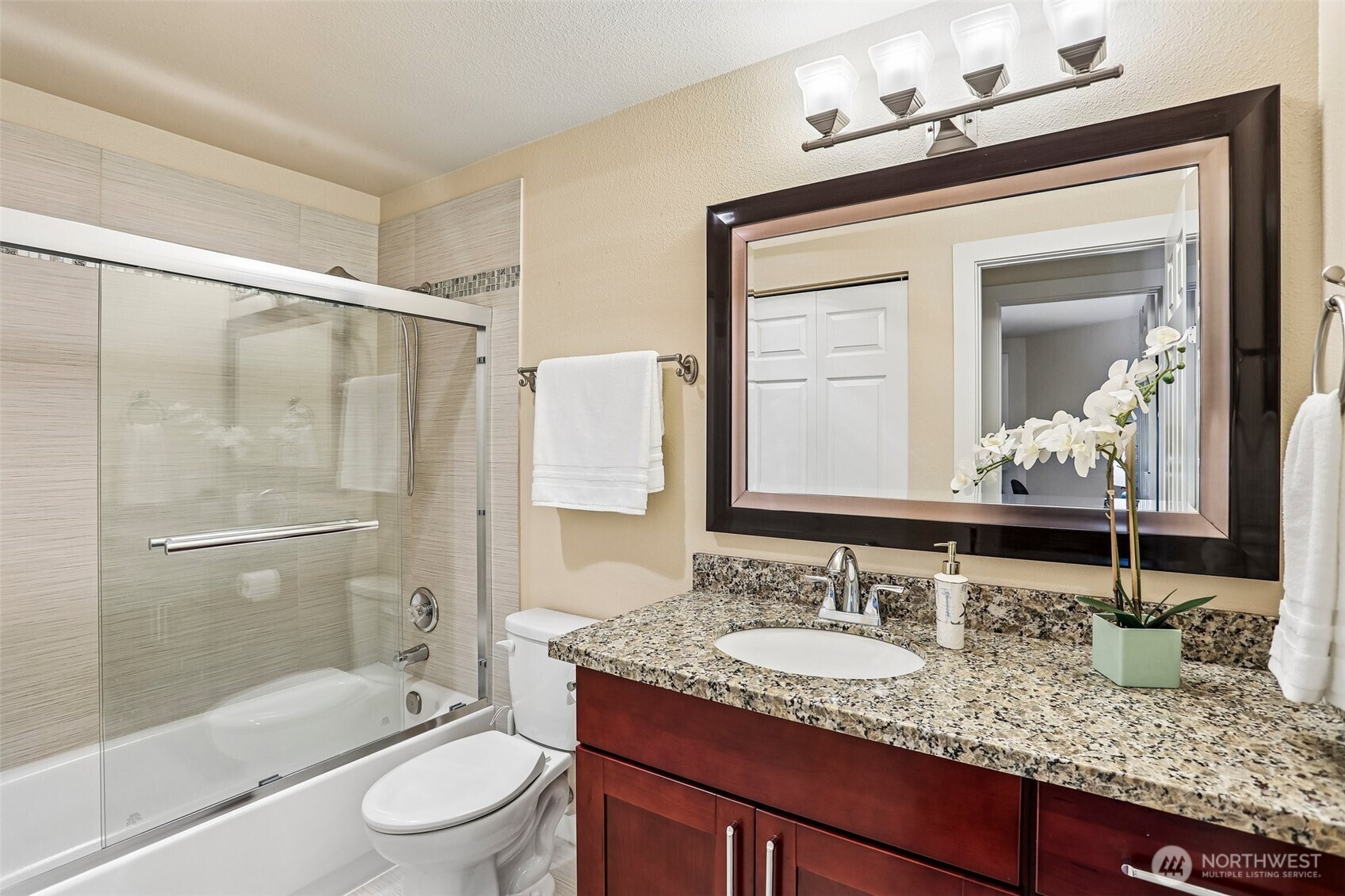 16921 Inglewood Road NE #A103, Kenmore, WA 98028