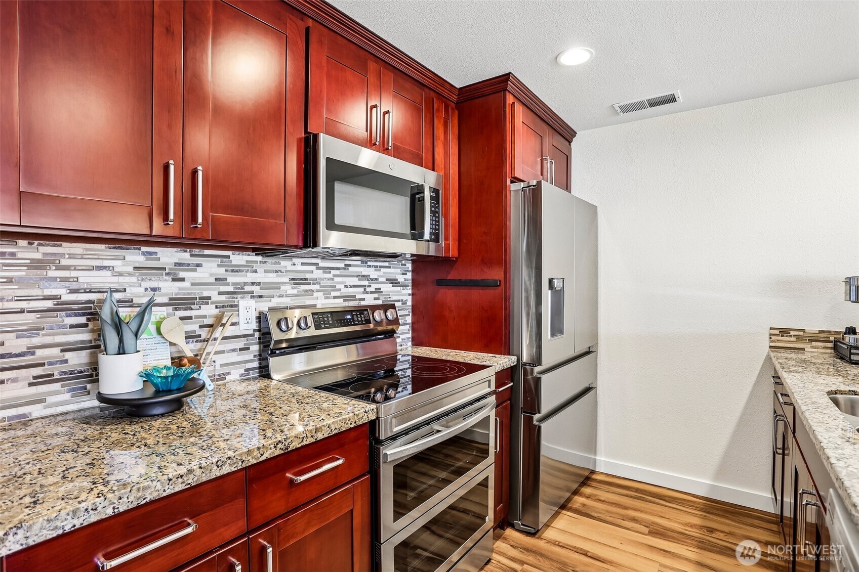 16921 Inglewood Road NE #A103, Kenmore, WA 98028