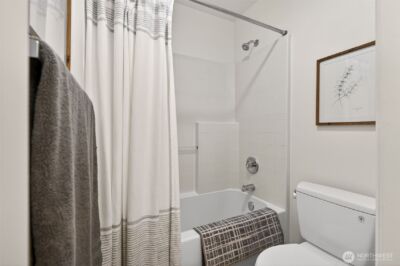 9257 Interlake Avenue N, Seattle, WA 98103 - Photo 16
