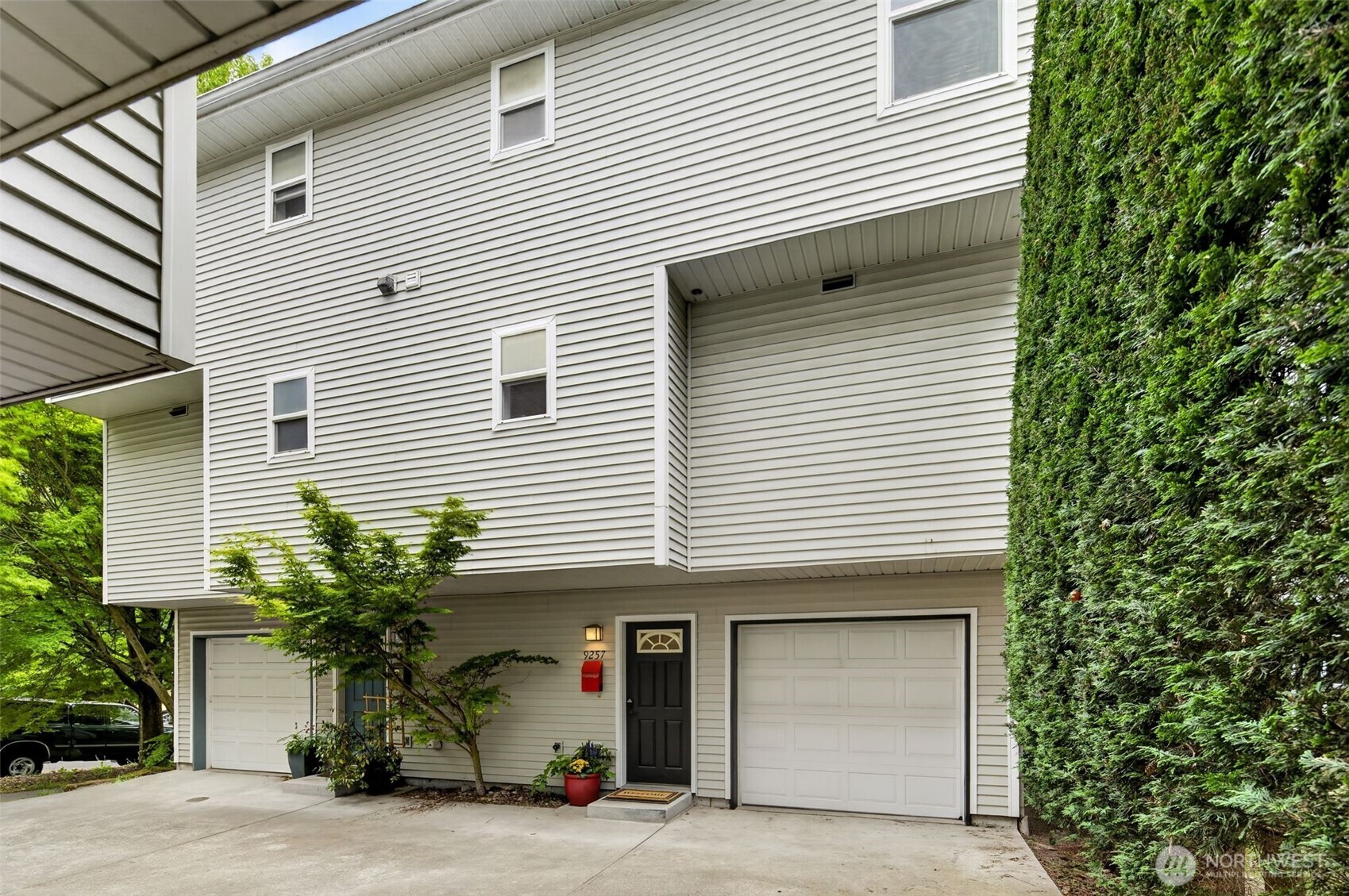 9257 Interlake Avenue N, Seattle, WA 98103