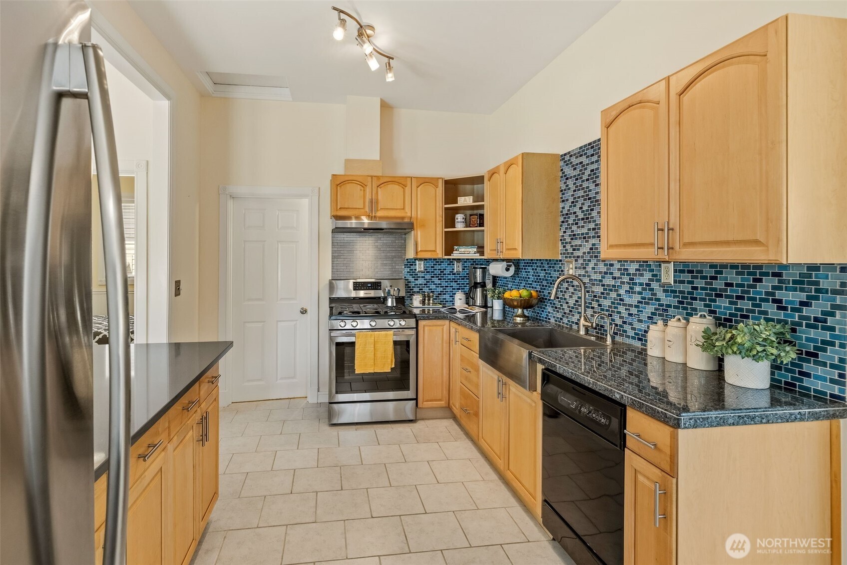 3228 39th Avenue SW, Seattle, WA 98116