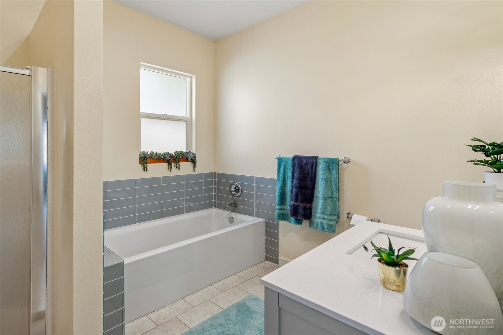 3228 39th Avenue SW, Seattle, WA 98116