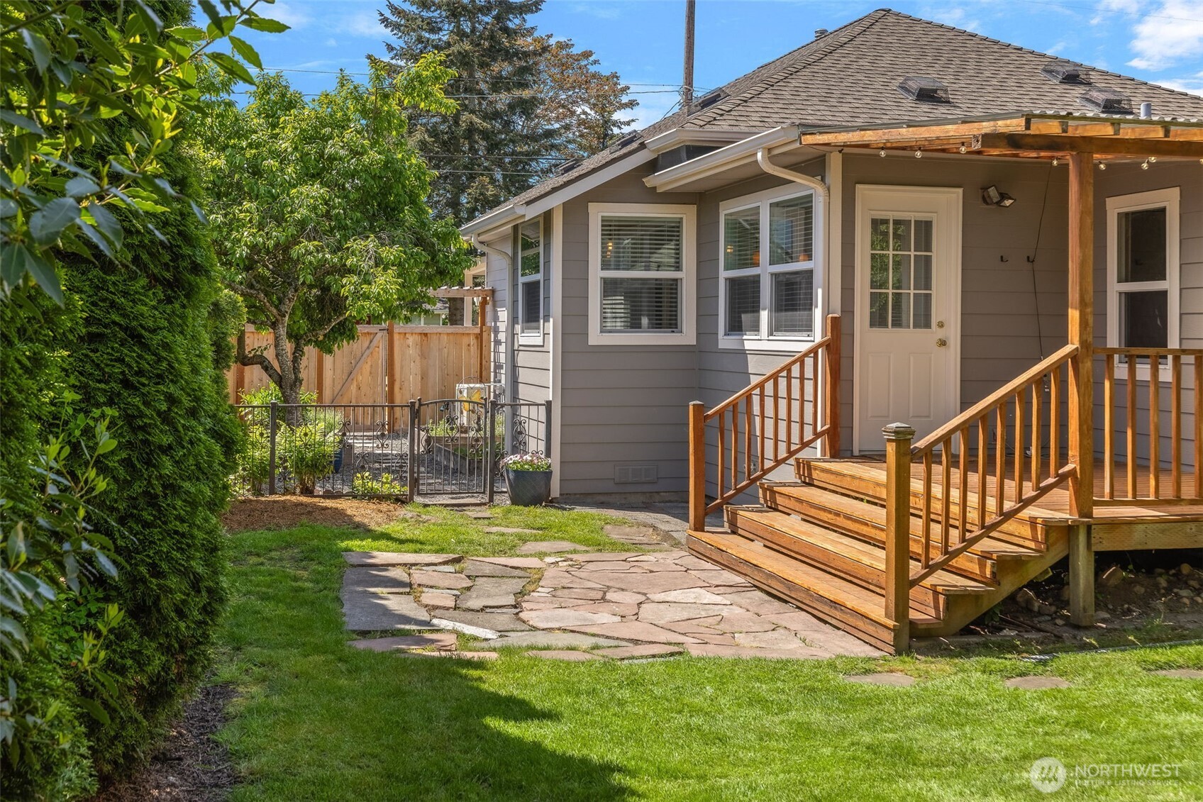 3228 39th Avenue SW, Seattle, WA 98116