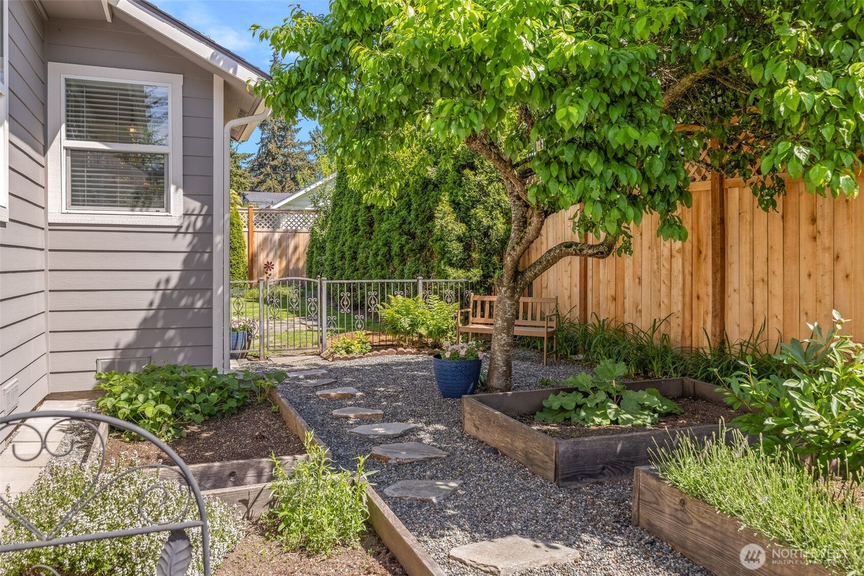 3228 39th Avenue SW, Seattle, WA 98116