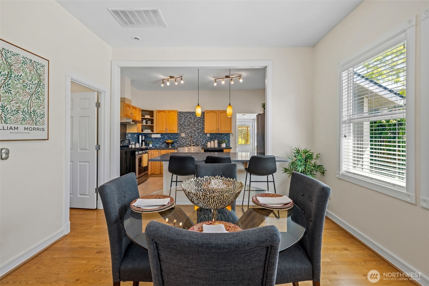 3228 39th Avenue SW, Seattle, WA 98116