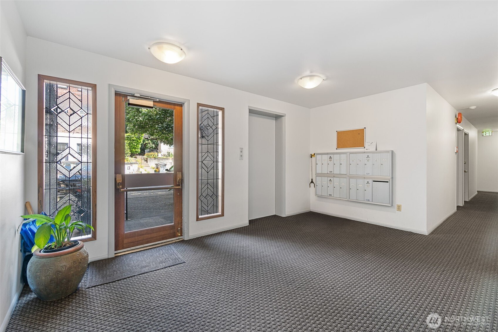 75 E Lynn Street #B, Seattle, WA 98102