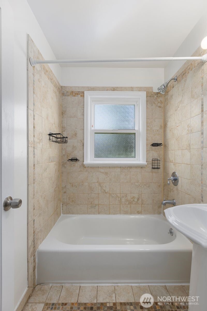 8111 10th Avenue S, Seattle, WA 98108