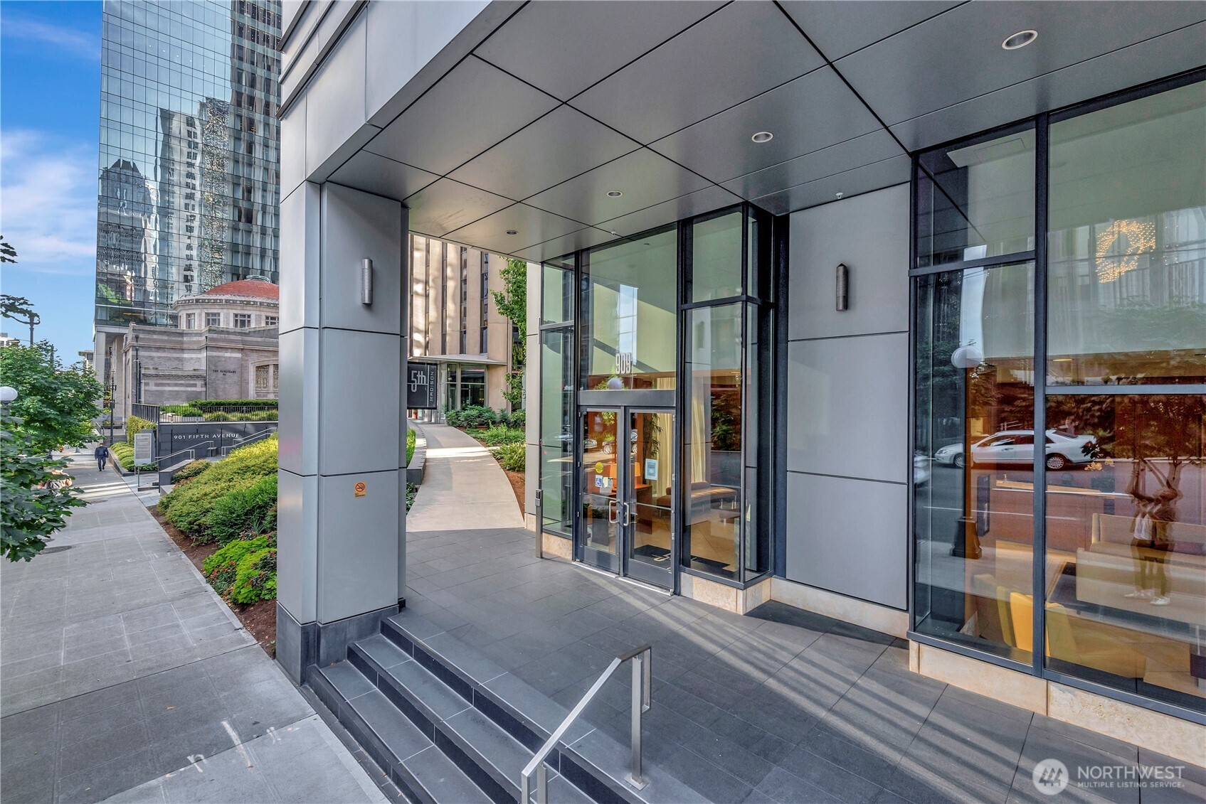 909 5th Ave #502, Seattle, WA 98104