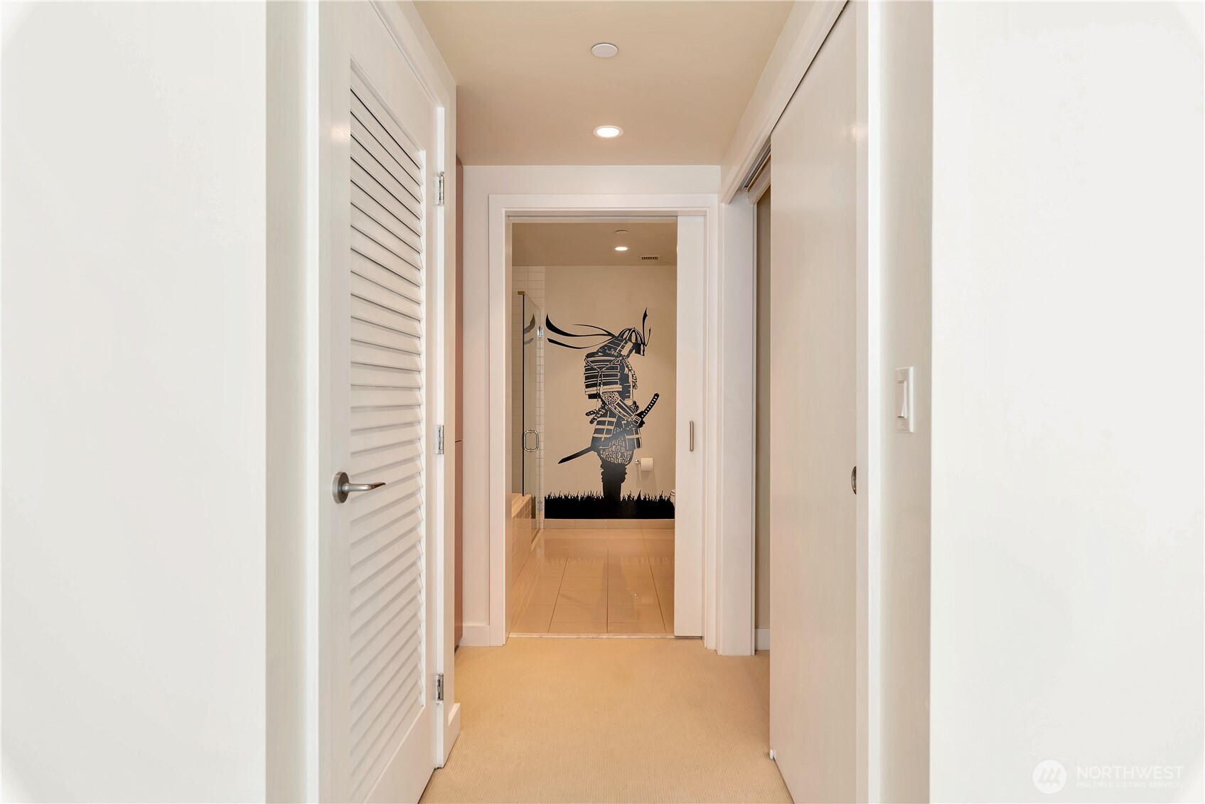 909 5th Ave #502, Seattle, WA 98104