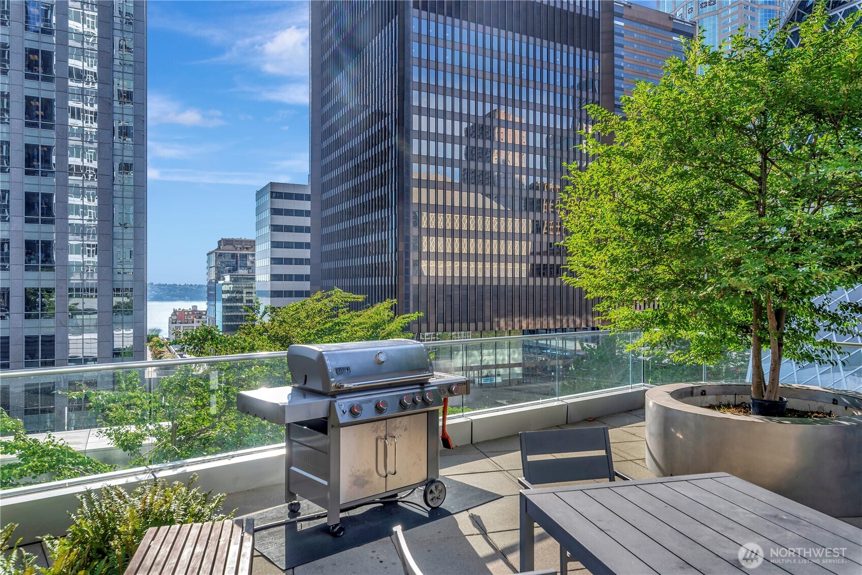 909 5th Ave #502, Seattle, WA 98104