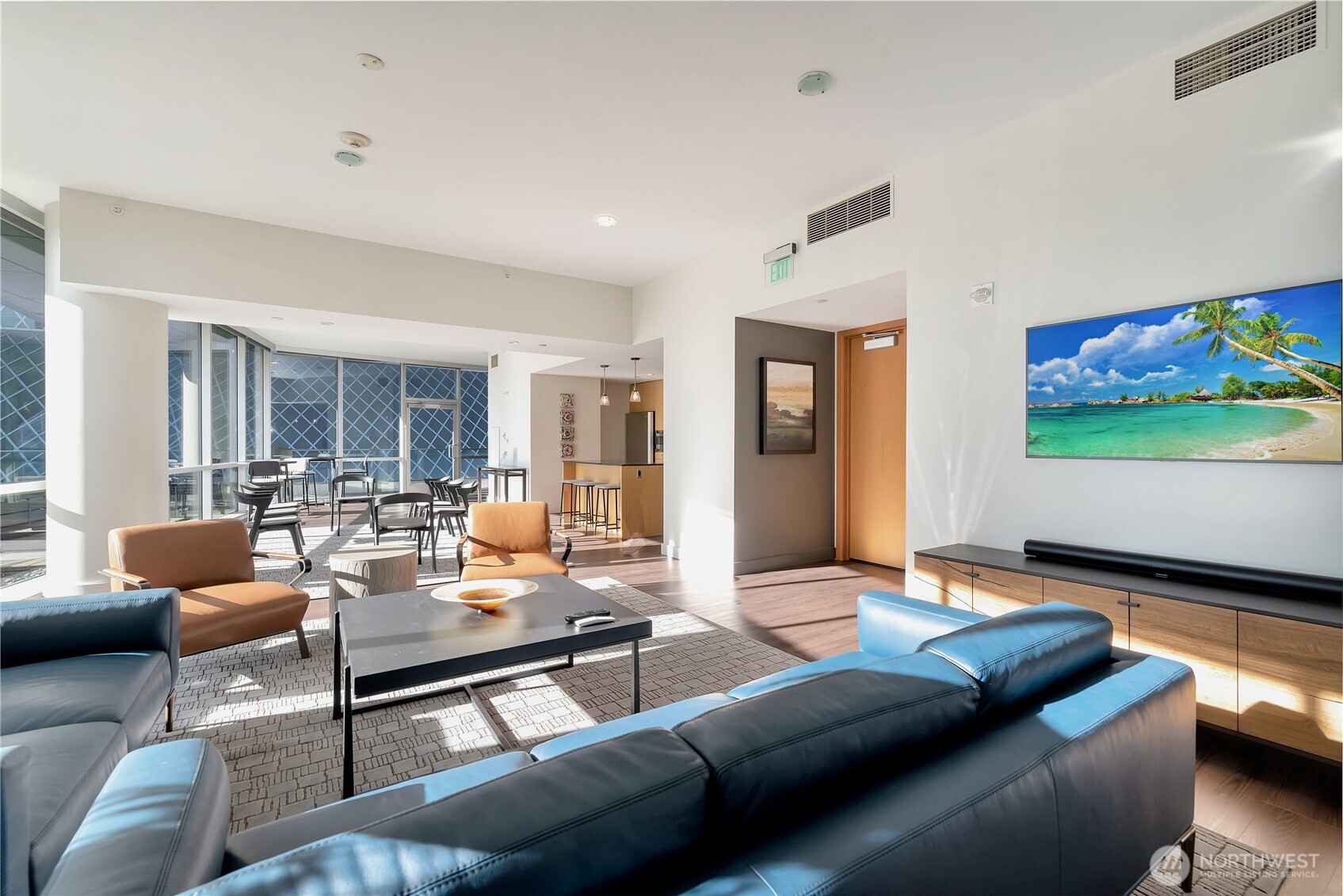 909 5th Ave #502, Seattle, WA 98104