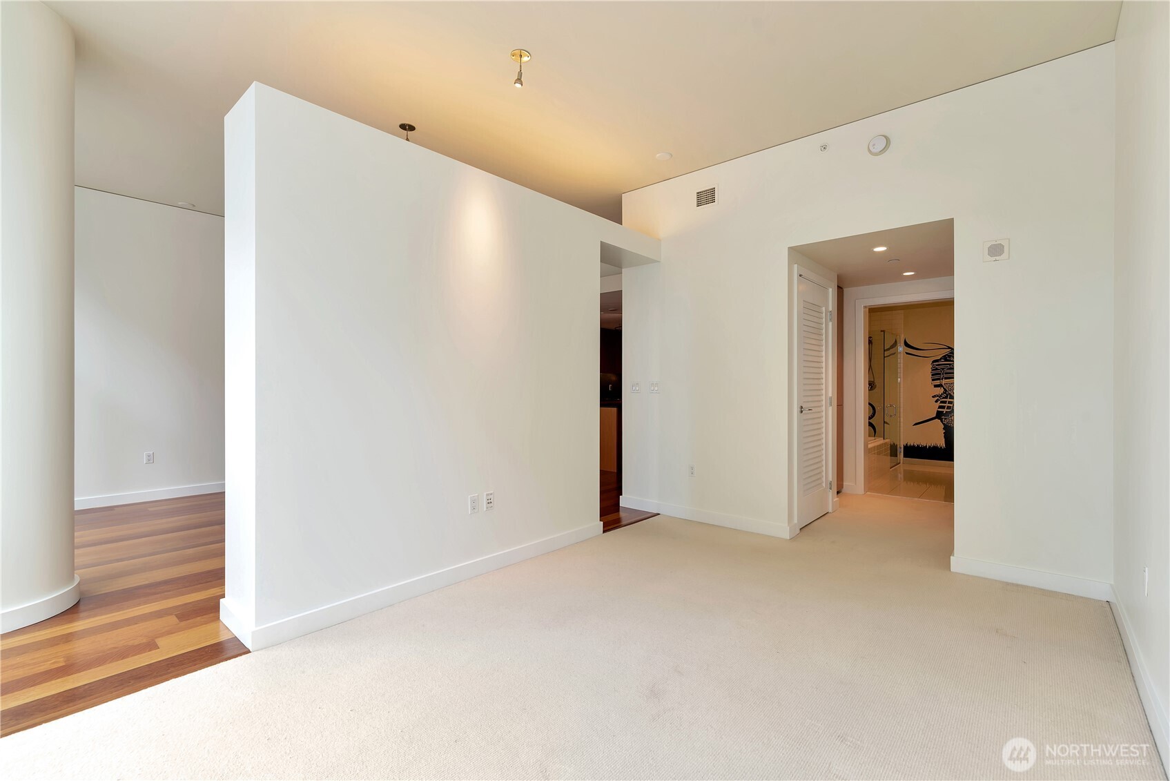 909 5th Ave #502, Seattle, WA 98104