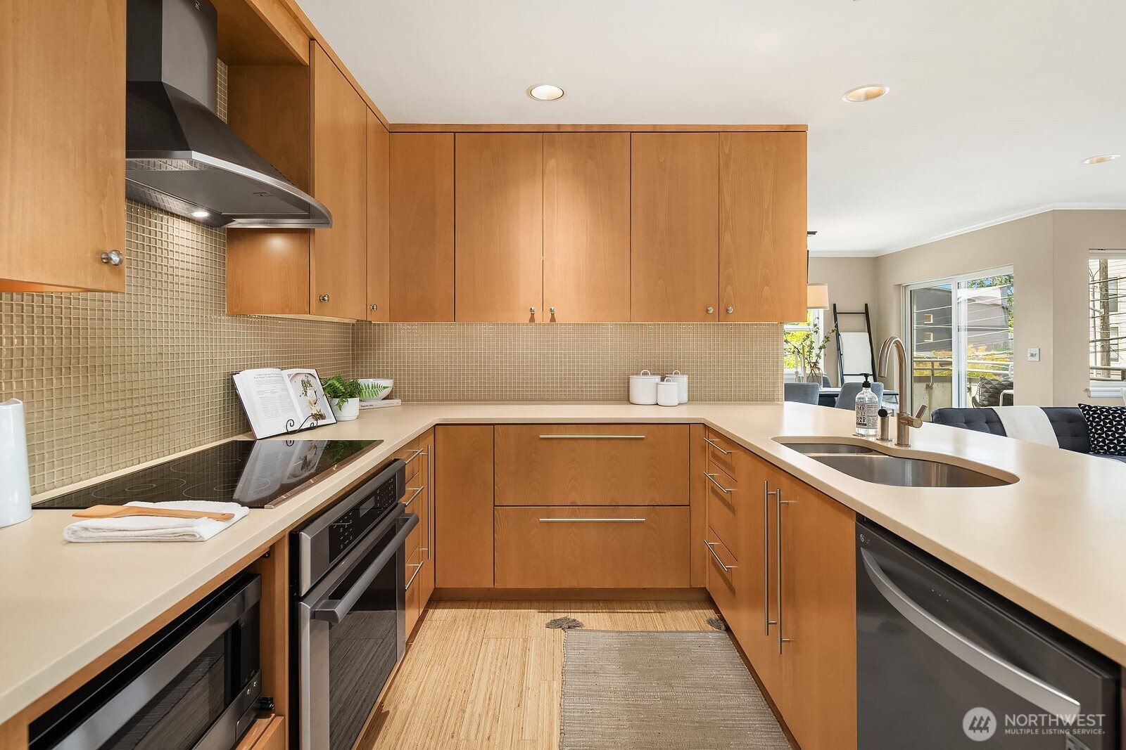 1417 Queen Anne Avenue N #212, Seattle, WA 98109