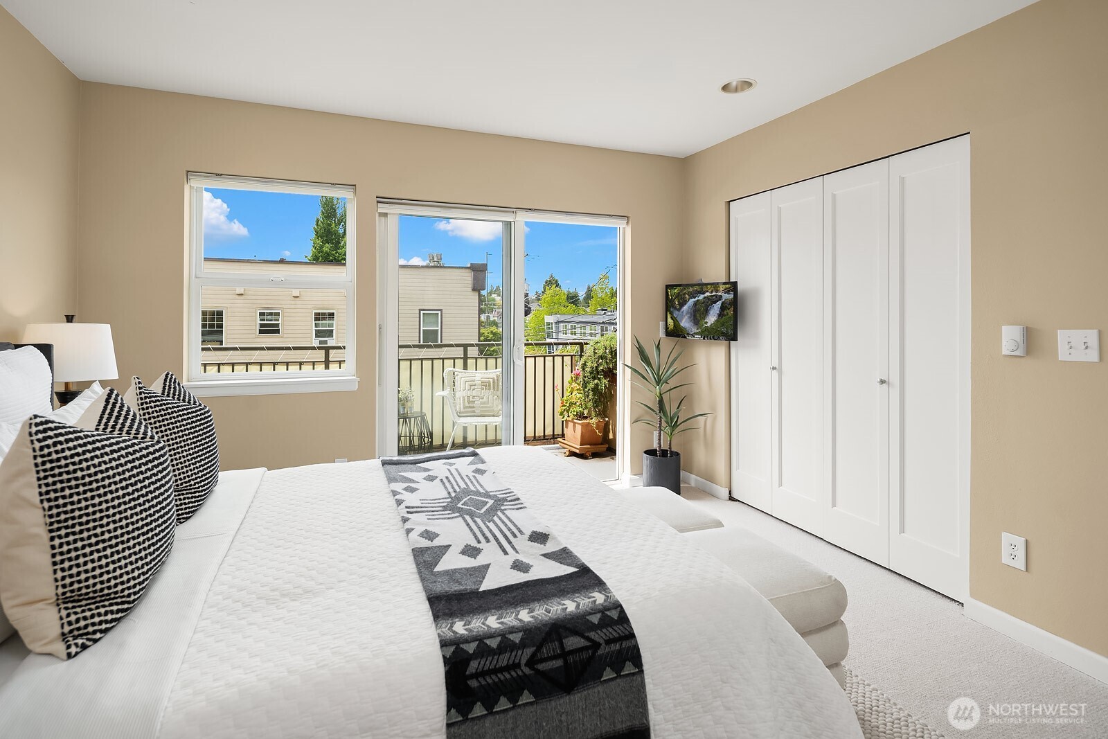1417 Queen Anne Avenue N #212, Seattle, WA 98109